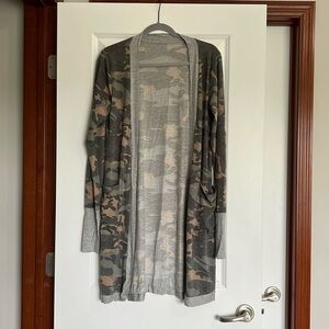 Magic Fit Women’s Camo Cardigan